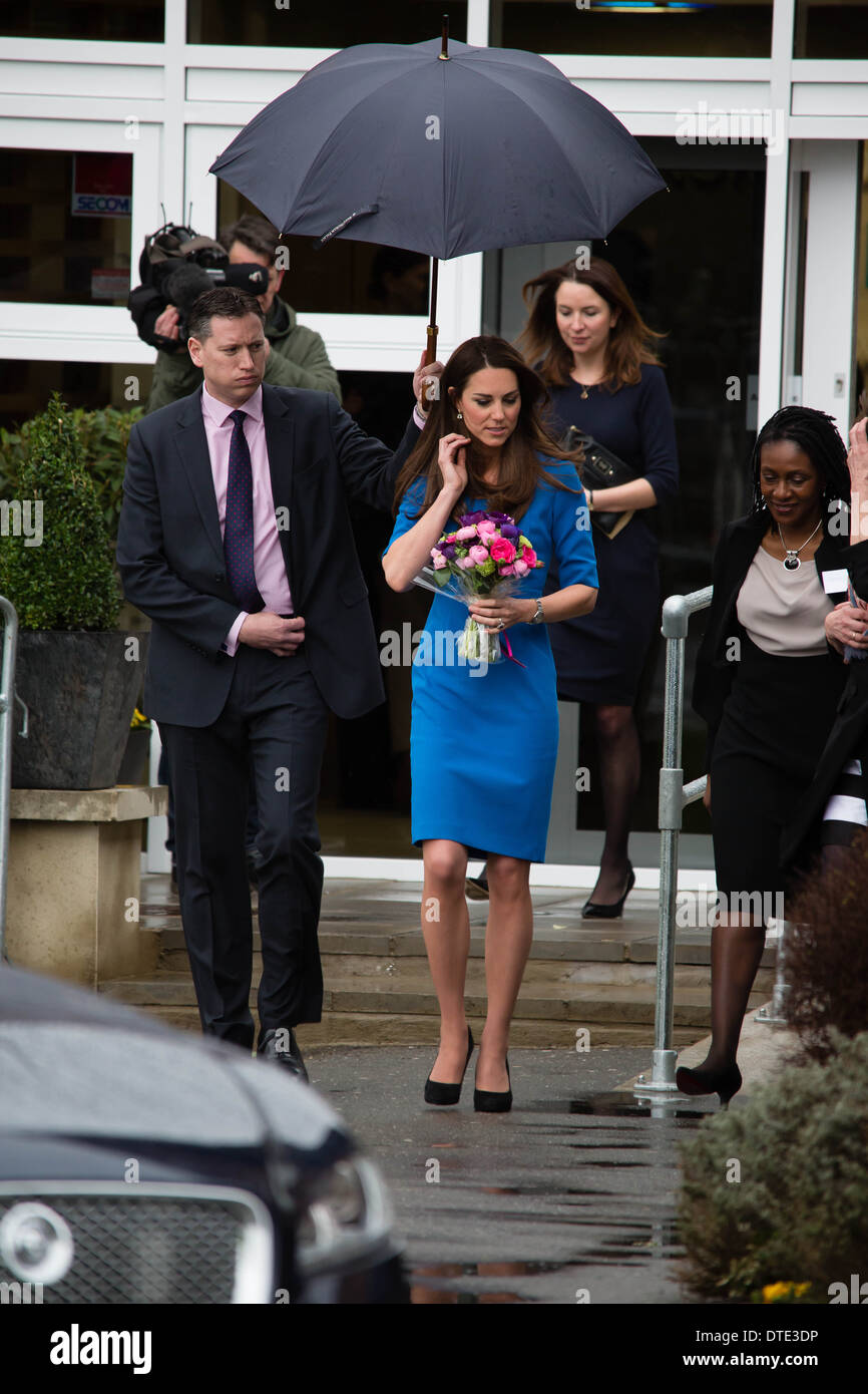 La duchesse de Cambridge a ouvert la nouvelle salle d'art de l'ICAP dans Northolt High School, Ealing. Banque D'Images