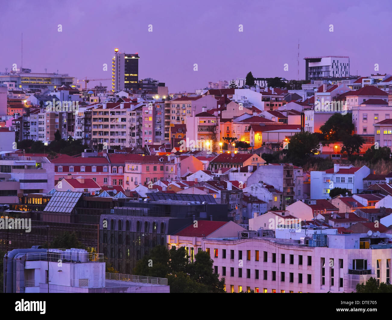 Vue nocturne de la vieille ville de Lisbonne, Portugal Banque D'Images
