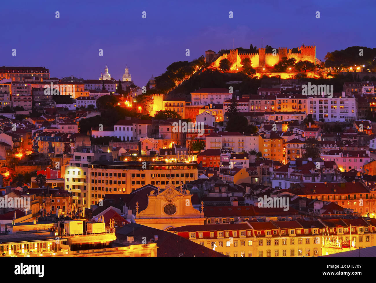 Vue nocturne de la vieille ville de Lisbonne, Portugal Banque D'Images