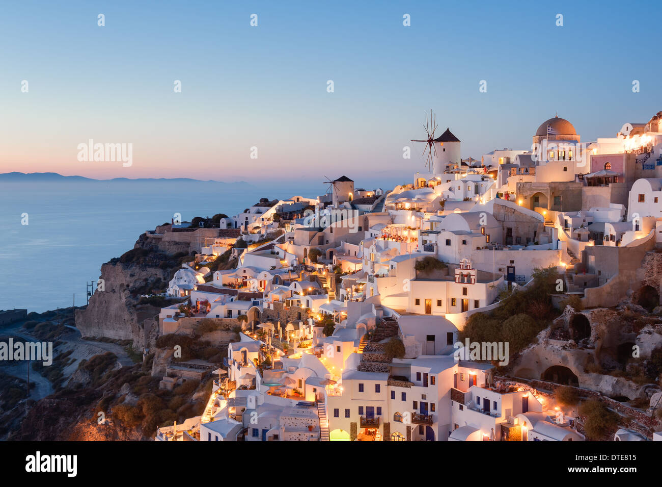 Oia Santorini Grèce au crépuscule Banque D'Images