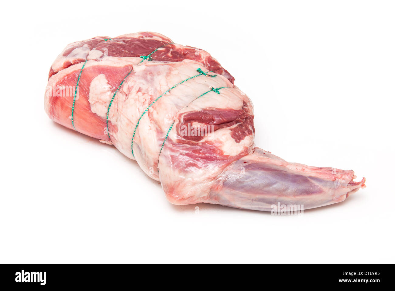Épaule ou gigot d'agneau (mixte) 2,69 kg isolated on a white background studio. Banque D'Images