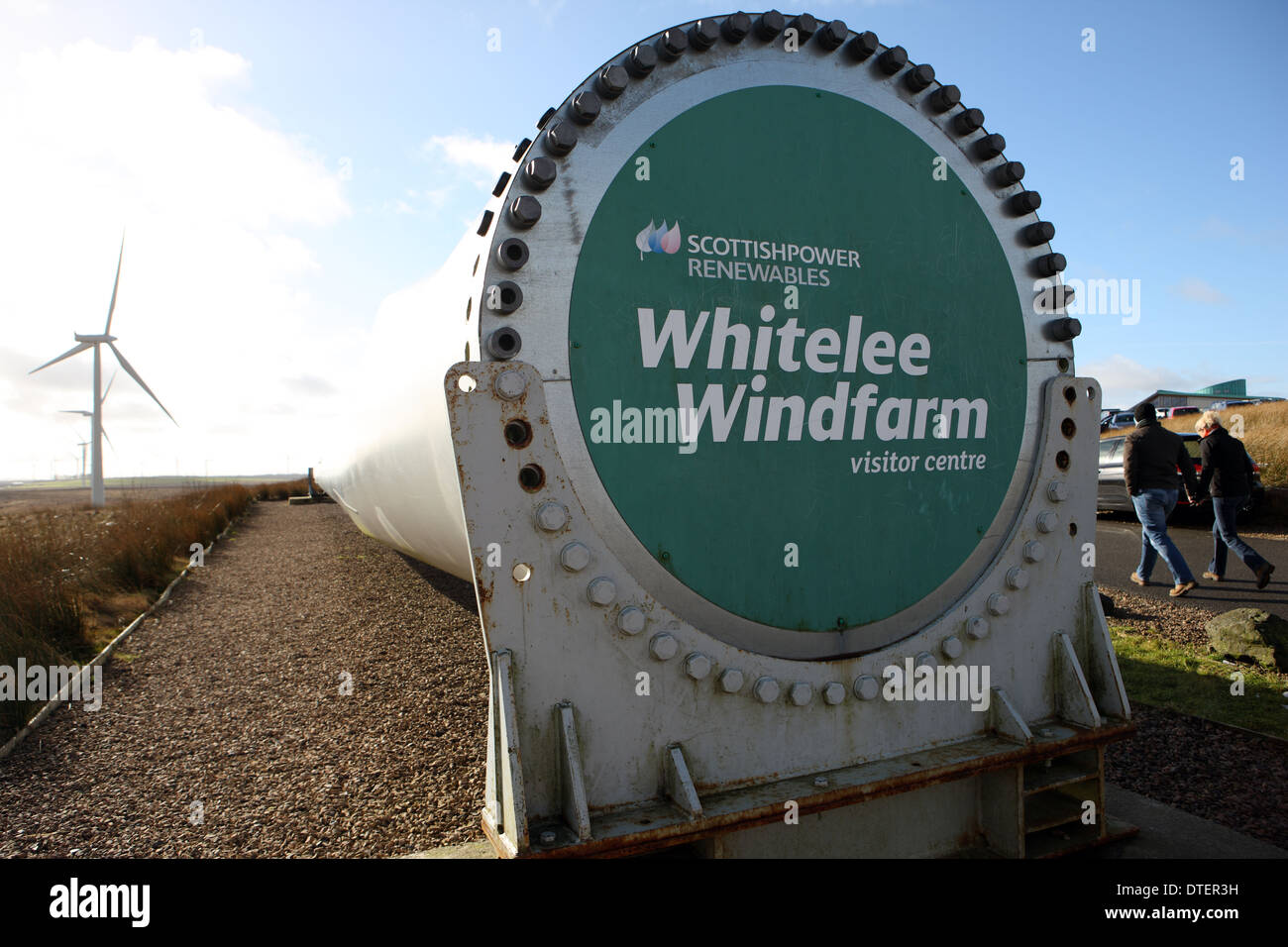 Les personnes arrivant à Whitelee le plus grand parc d'éoliennes au Royaume-Uni à Fenwick Moor près de Glasgow en Écosse Banque D'Images