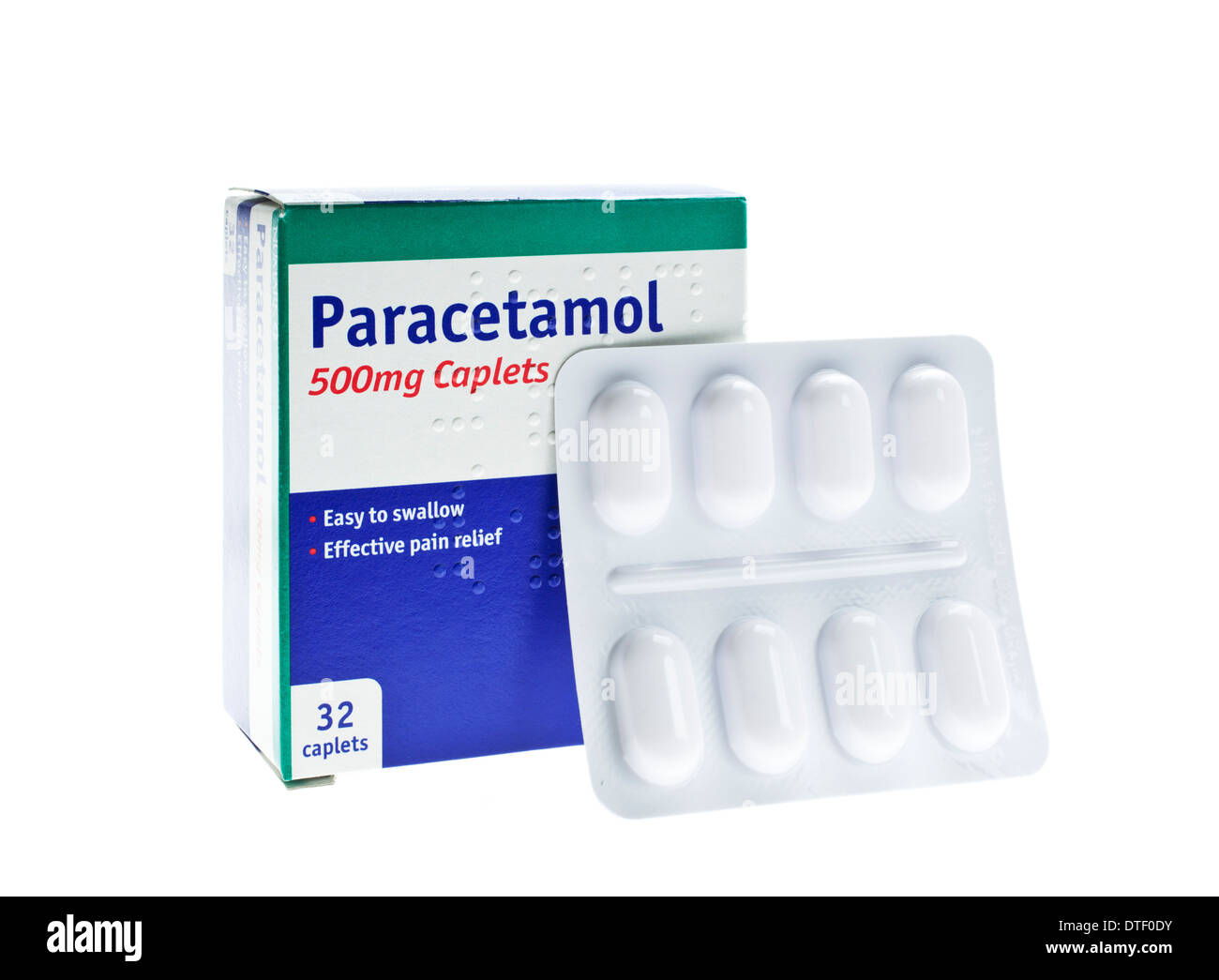 Boîte de 32 comprimés de paracétamol générique sans marque caplets avec une plaquette sur fond blanc Banque D'Images