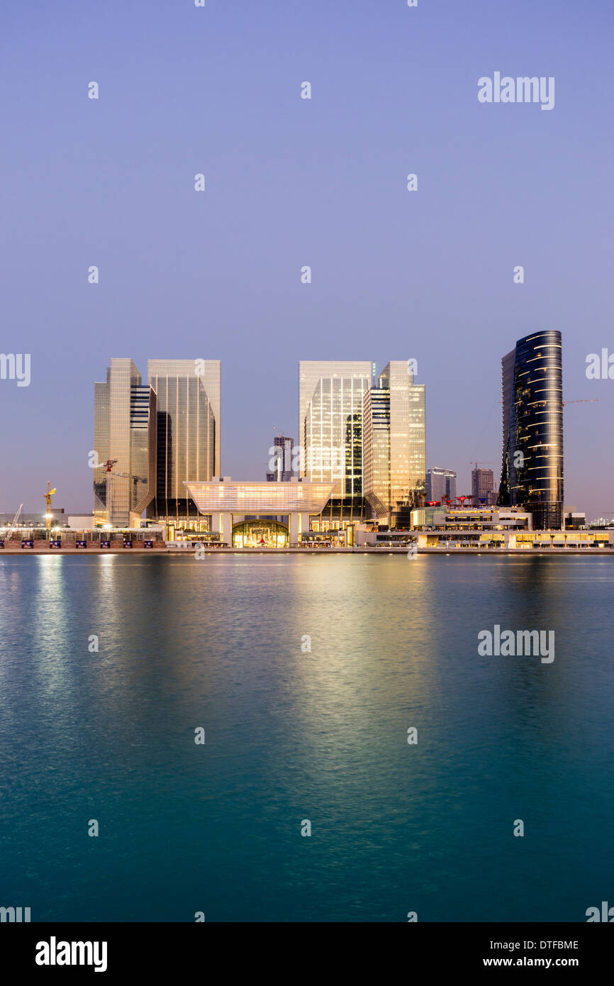 Compte tenu des nouvelles du marché mondial d'Abu Dhabi property development sur Al Maryah Island à Abu Dhabi Emirats Arabes Unis Banque D'Images