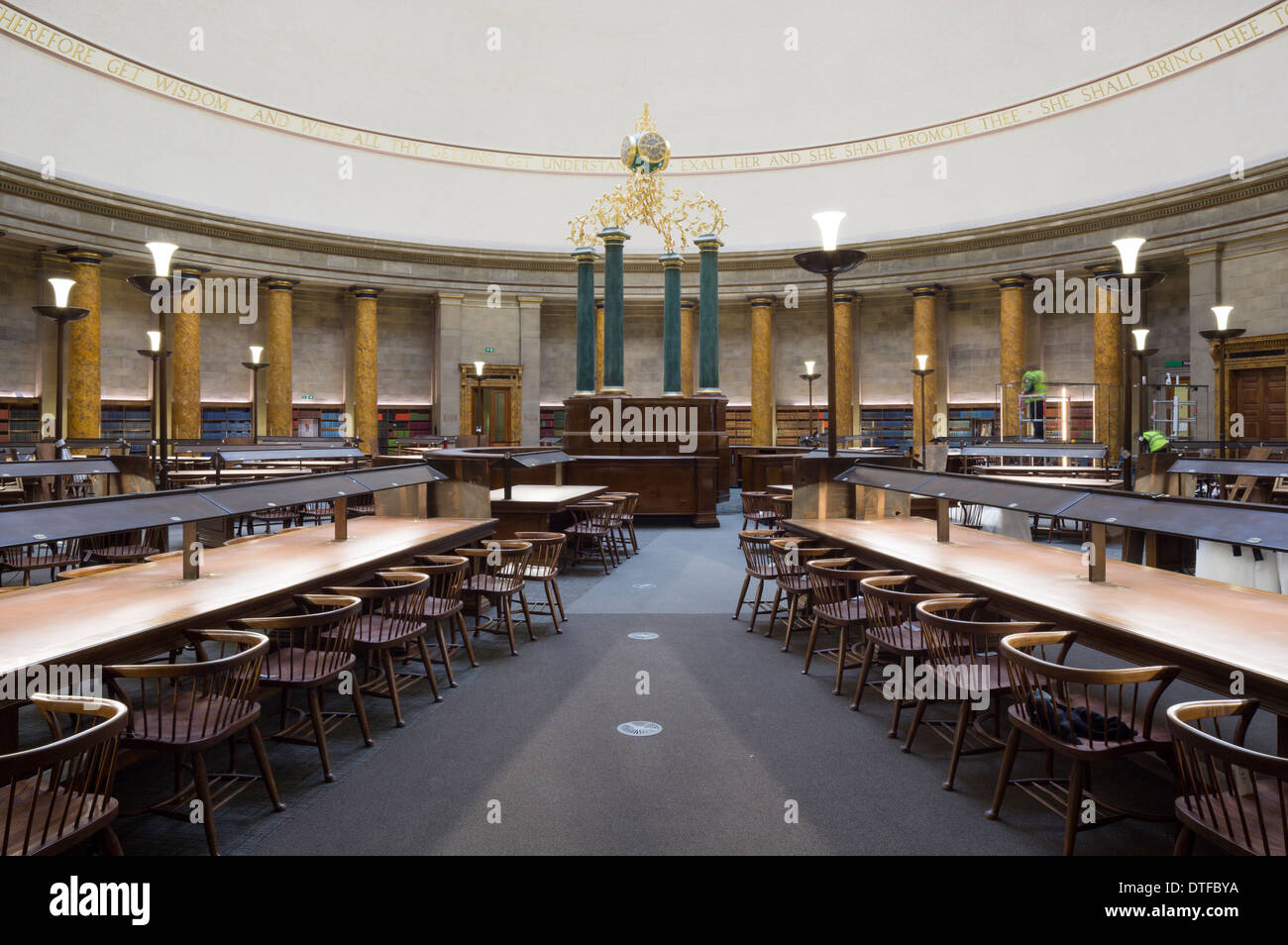 La Bibliothèque centrale de Manchester UK salle de lecture presque prêt pour l'ouverture au public dans les bâtiments après £48 millions Banque D'Images