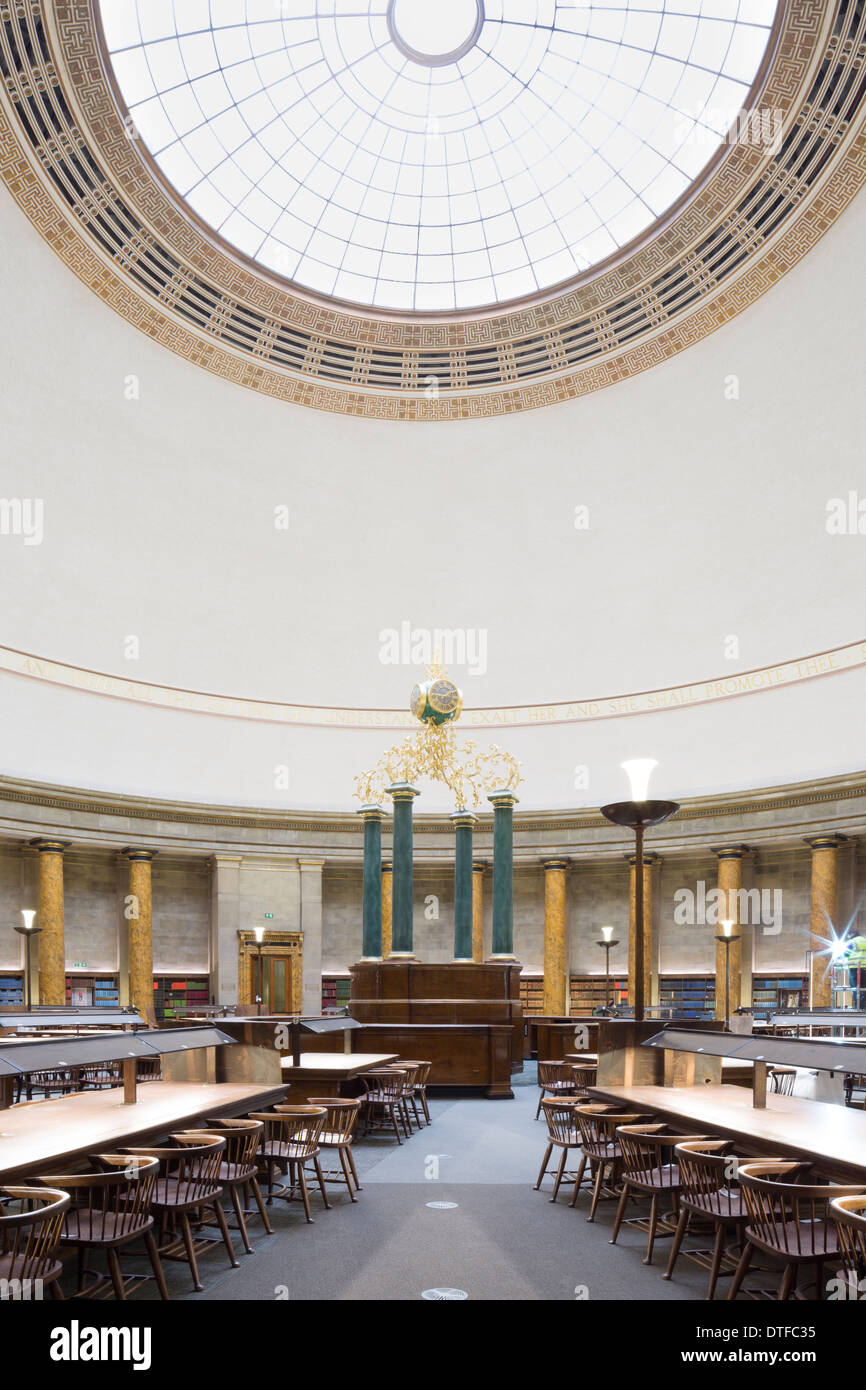 La Bibliothèque centrale de Manchester UK salle de lecture presque prêt pour l'ouverture au public dans les bâtiments après £48 millions Banque D'Images