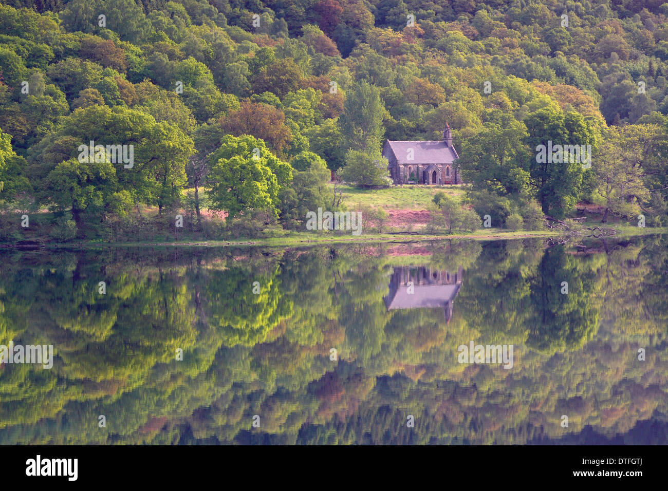 Loch Achray et Loch Achray Church, Loch Lomond et les Trossachs National Park Banque D'Images