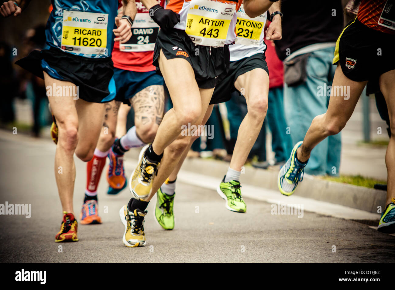 Barcelone, Espagne. 16 février 2014. Environ 14,000 : Ossature en compétition lors de la 24e édition du semi-marathon de Barcelone © matthi/Alamy Live News Crédit : matthi/Alamy Live News Banque D'Images