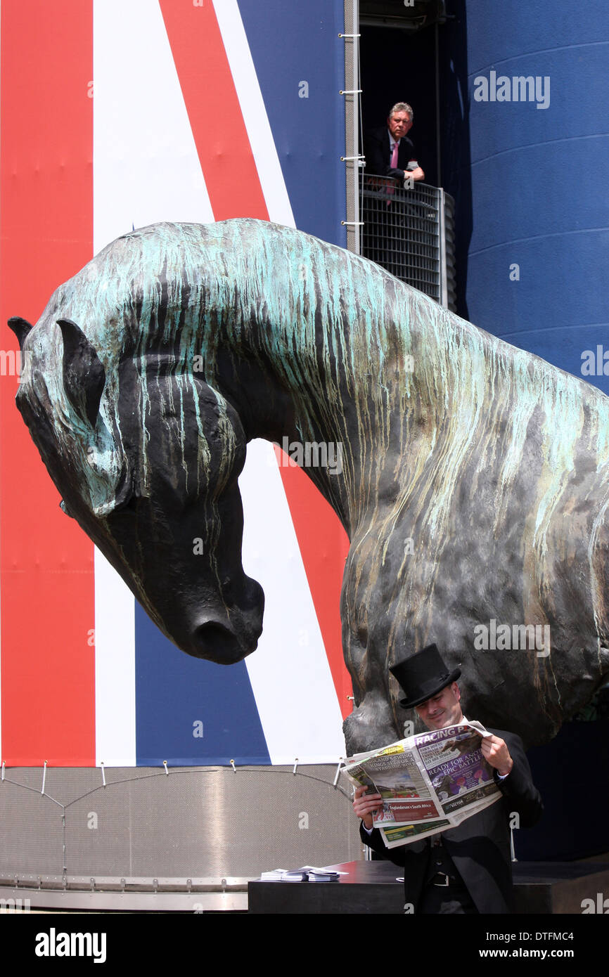 Ascot, Royaume-Uni, sculpture de chevaux sur l'hippodrome Banque D'Images
