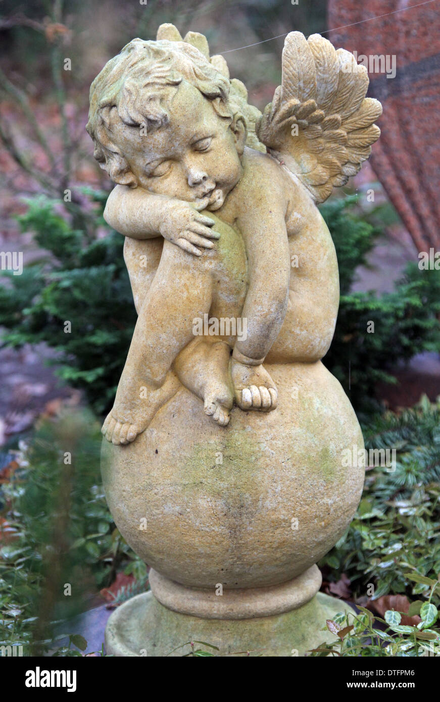 Berlin, Allemagne, angel figure sur une tombe Banque D'Images
