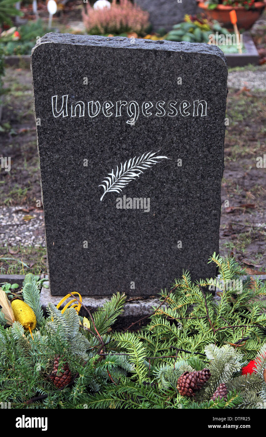 Berlin, Allemagne, pierre tombale avec l'inscription- Unforgotten - Banque D'Images