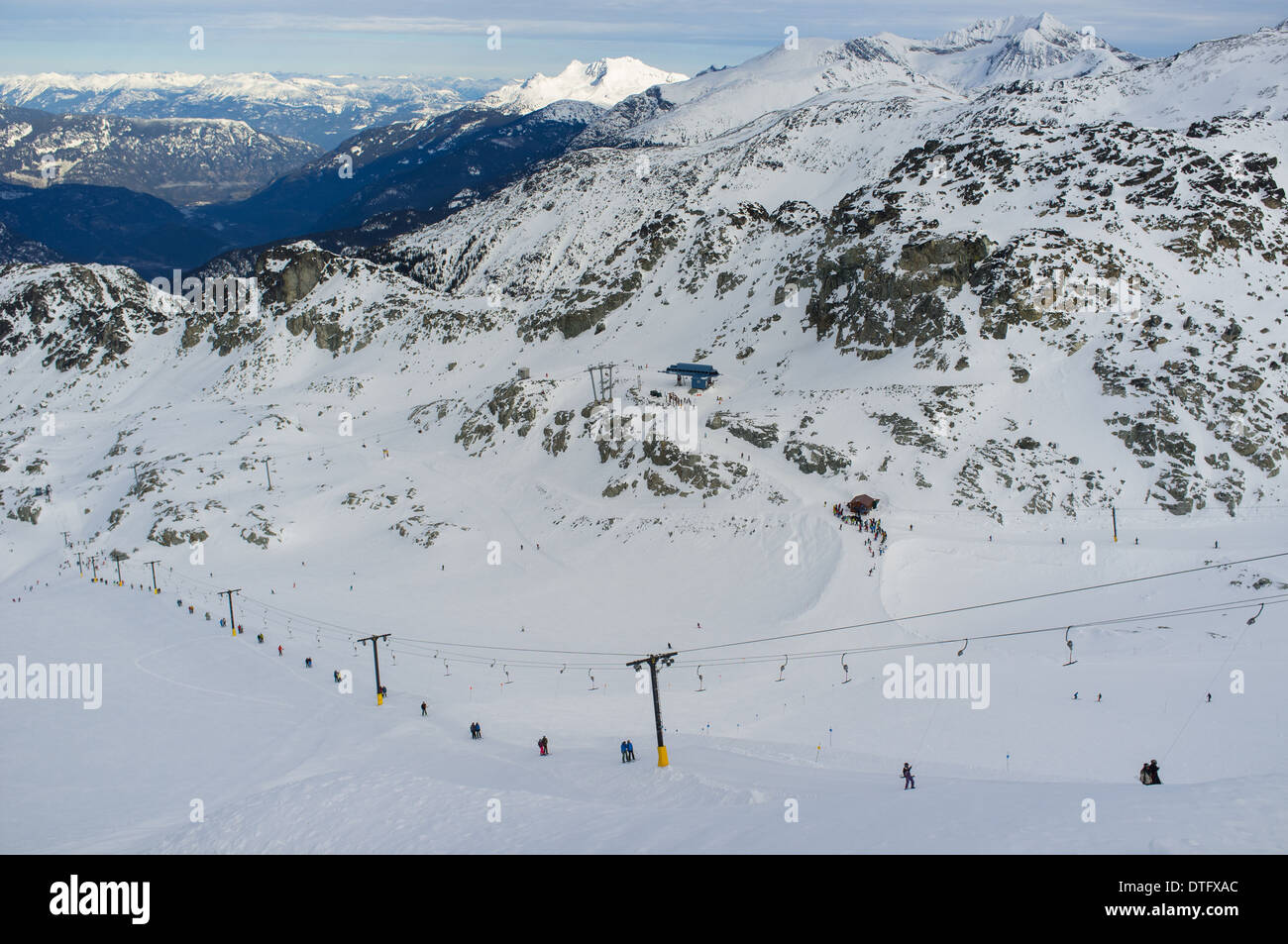 Les gens sur un téléski de sur Blackcomb Mountain, Whistler Canada Banque D'Images