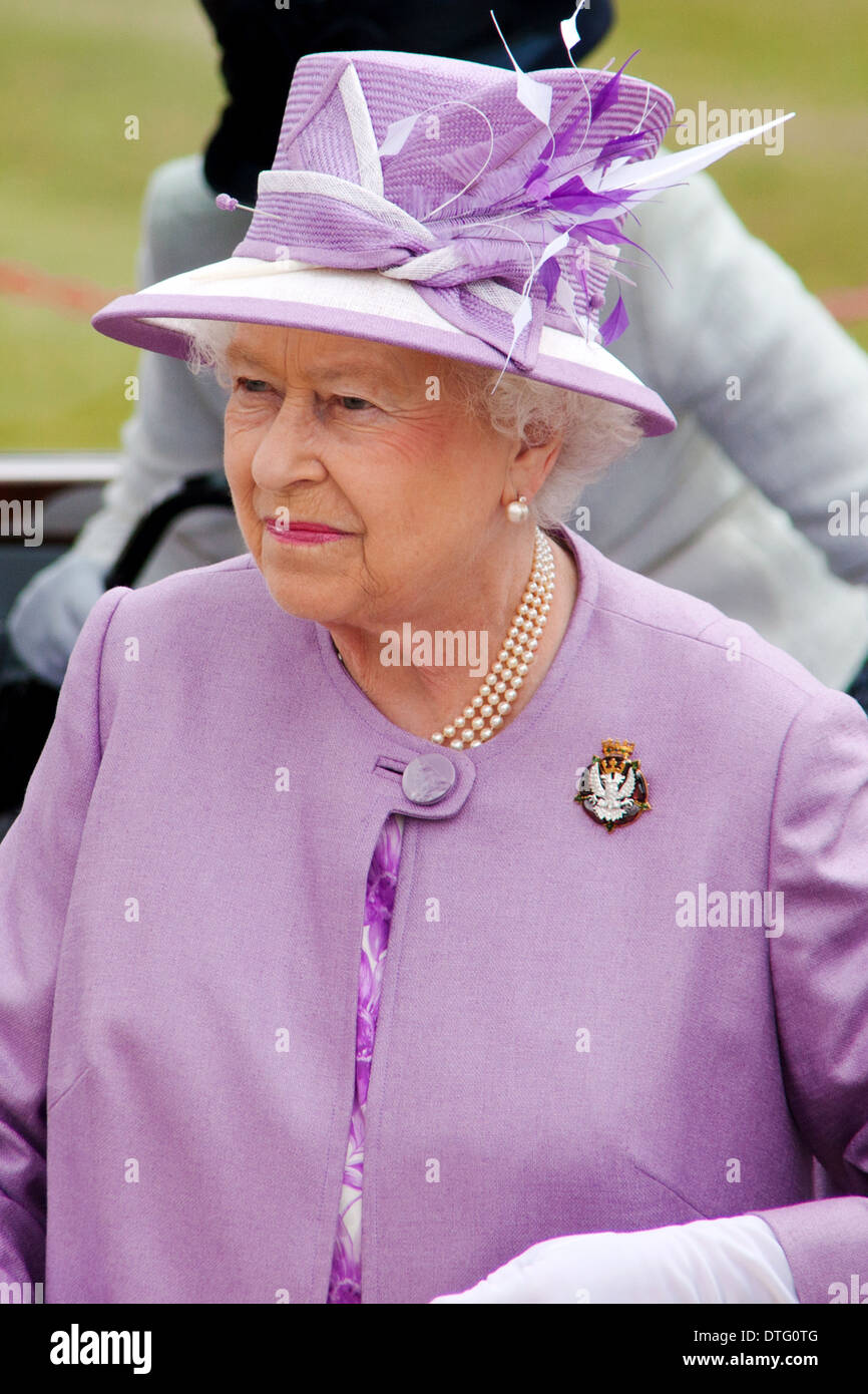 SM Reine Elizabeth II visite à l'Arboretum Mémorial national Staffordshire.England Banque D'Images
