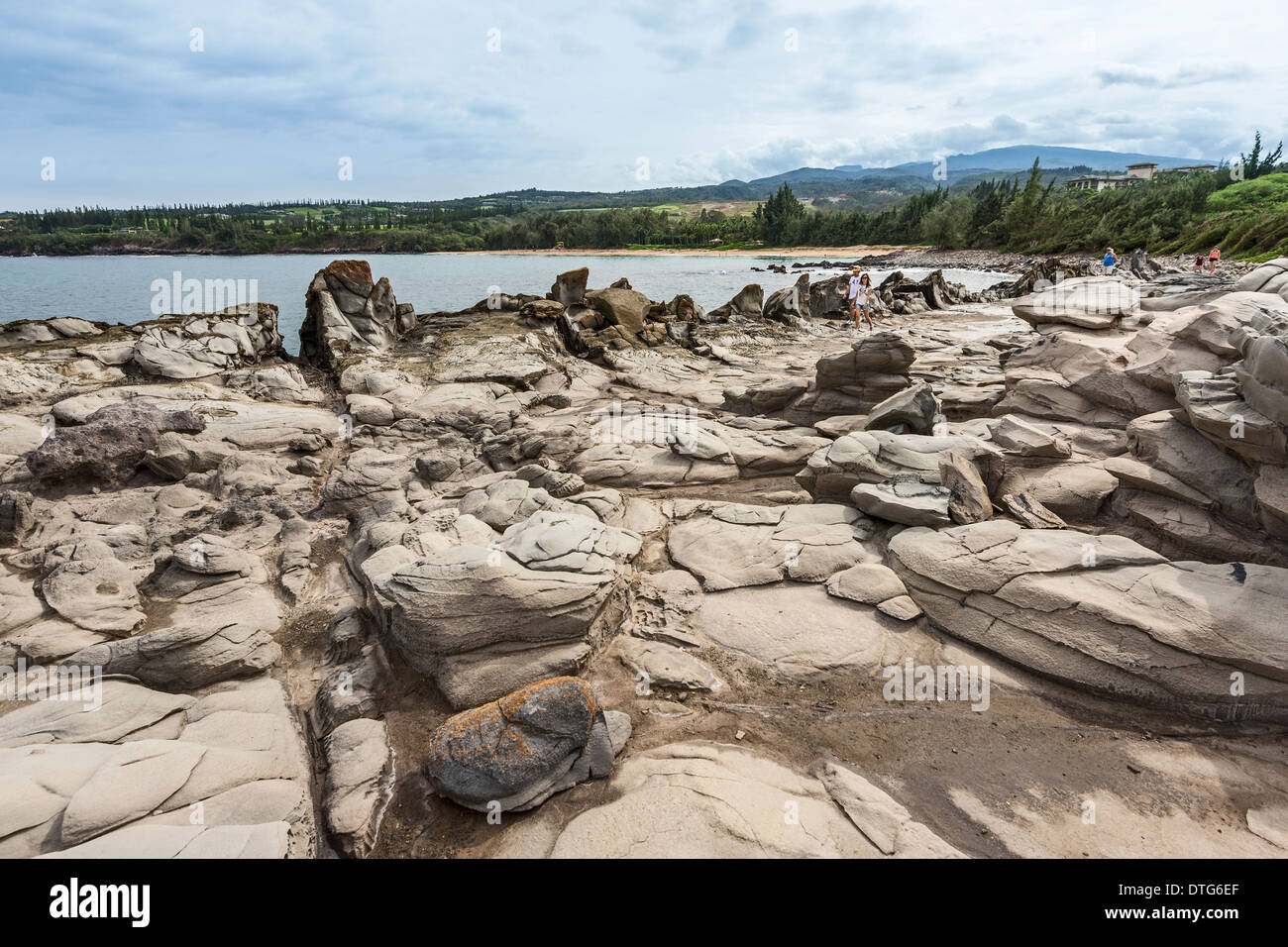 La pierre de lave spectaculaires formation nommée la Dents de dragon à Maui. Banque D'Images