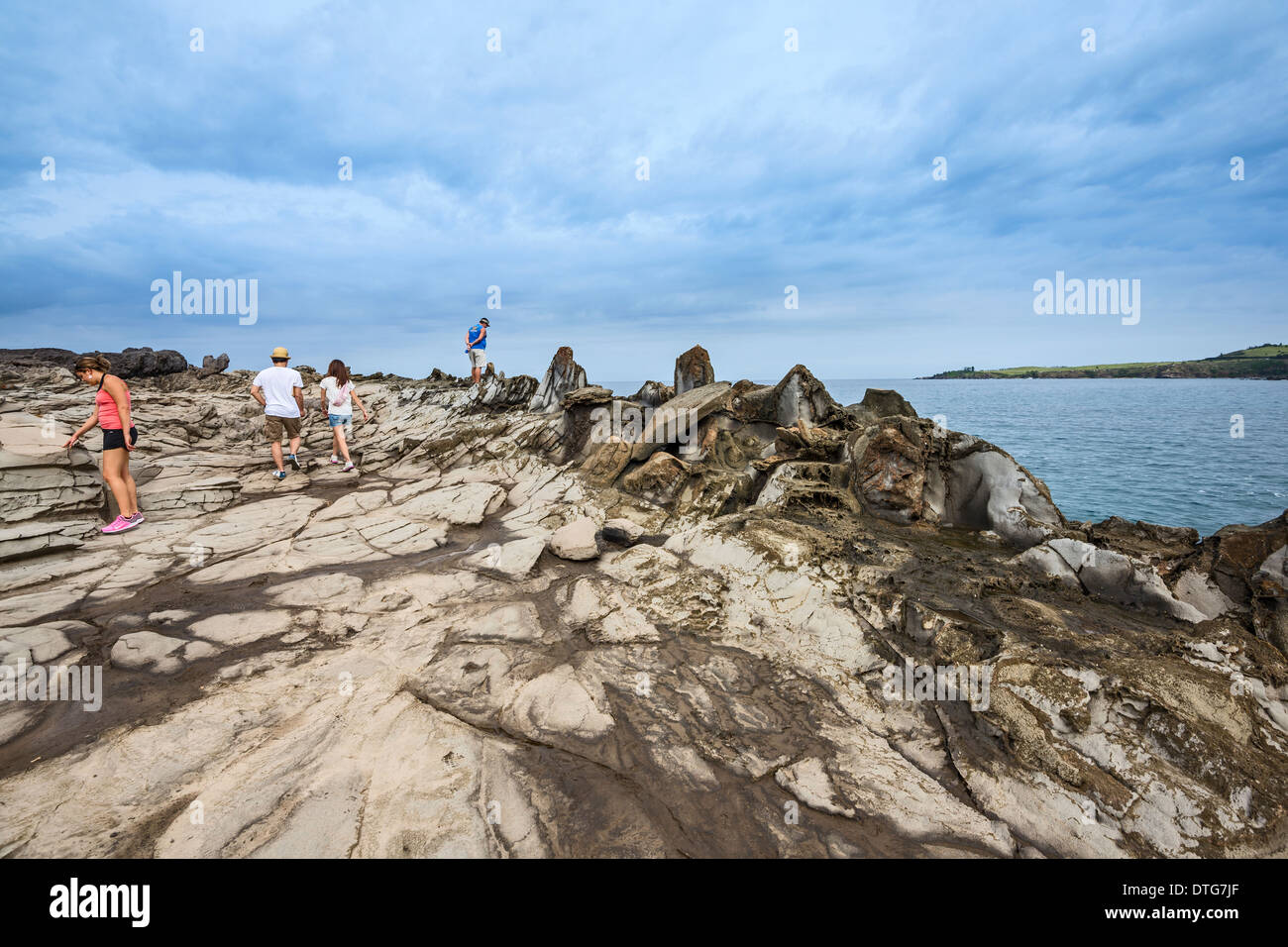 La pierre de lave spectaculaires formation nommée la Dents de dragon à Maui. Banque D'Images