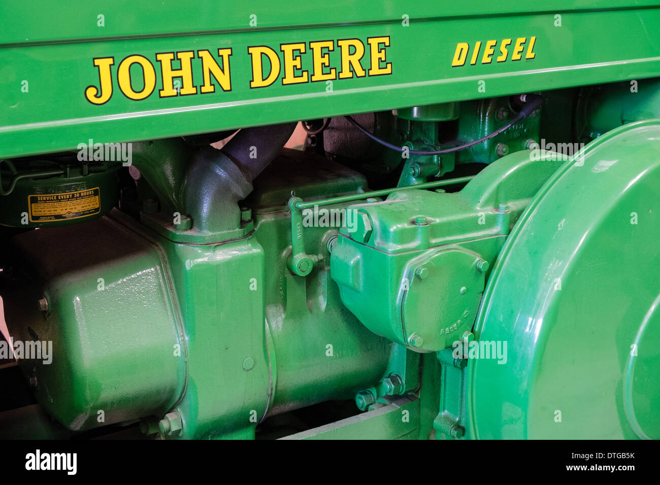Vue rapprochée d'un moteur de tracteurs John Deere. Banque D'Images