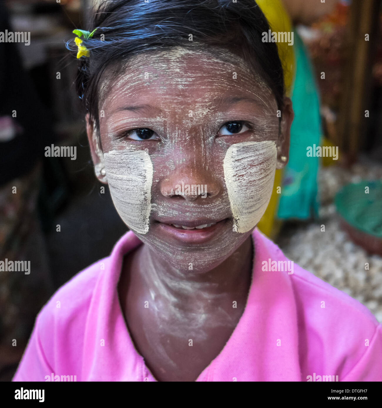 Maquillage birman Banque de photographies et d'images à haute résolution -  Alamy