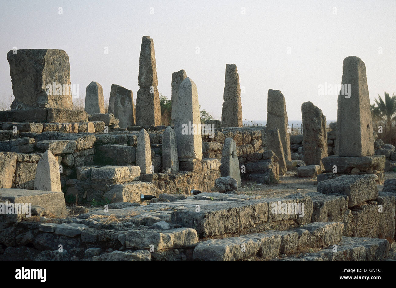 Le Liban. Byblos. Temple de les obélisques. Temple phénicien construit vers 1600 av. J.-C. Site du patrimoine mondial. Banque D'Images