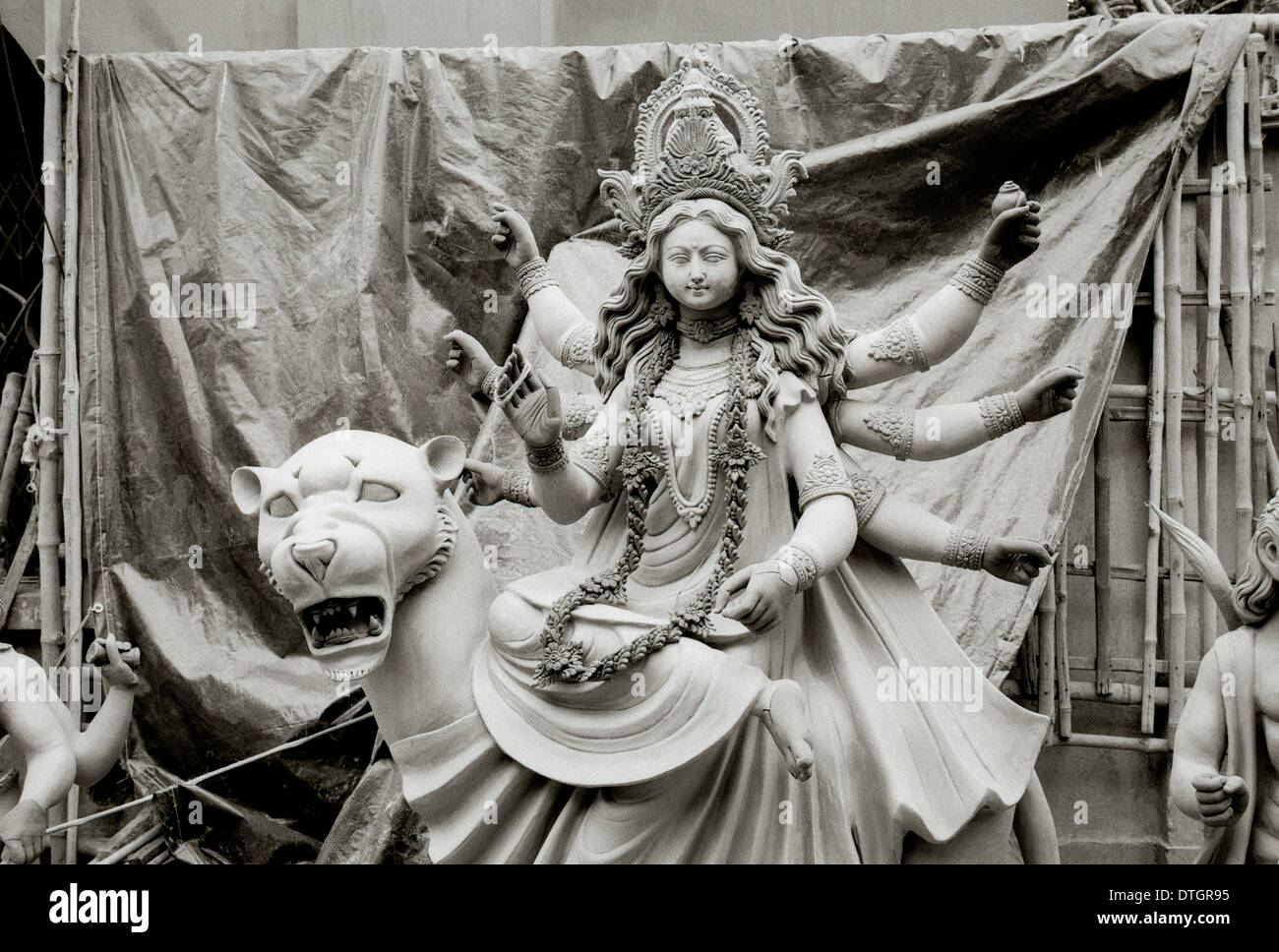 Déesse hindoue Durga dans Kumortuli Kumartuli à Calcutta Kolkata au Bengale occidental en Inde, en Asie du Sud. Religion religieux Art Culture Histoire billet Banque D'Images