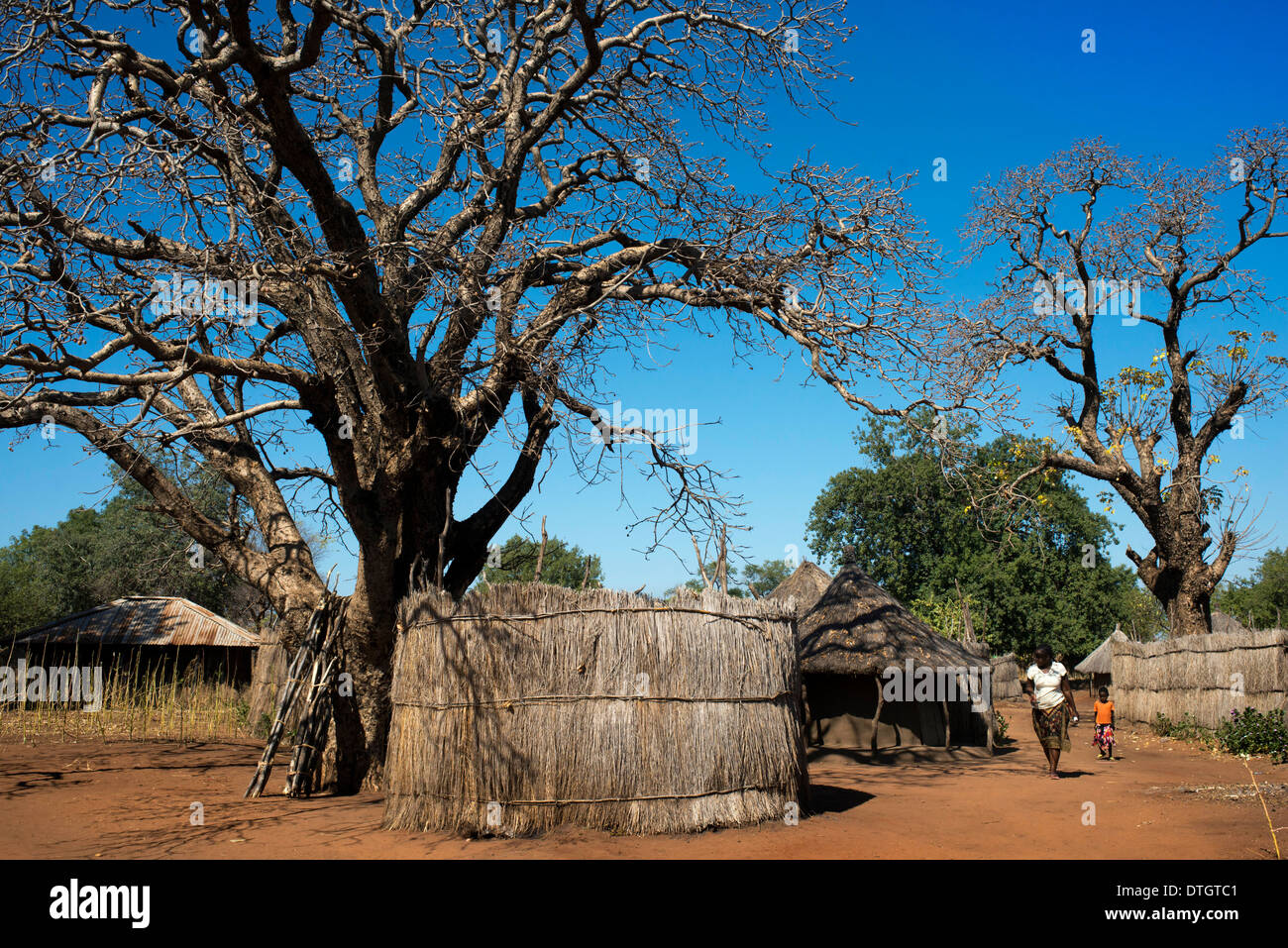 Paysage de Mukuni Village avec quelques maisons. Comme on circule à travers le village pour les structures mentionnées ci-dessus, les visiteurs. Banque D'Images