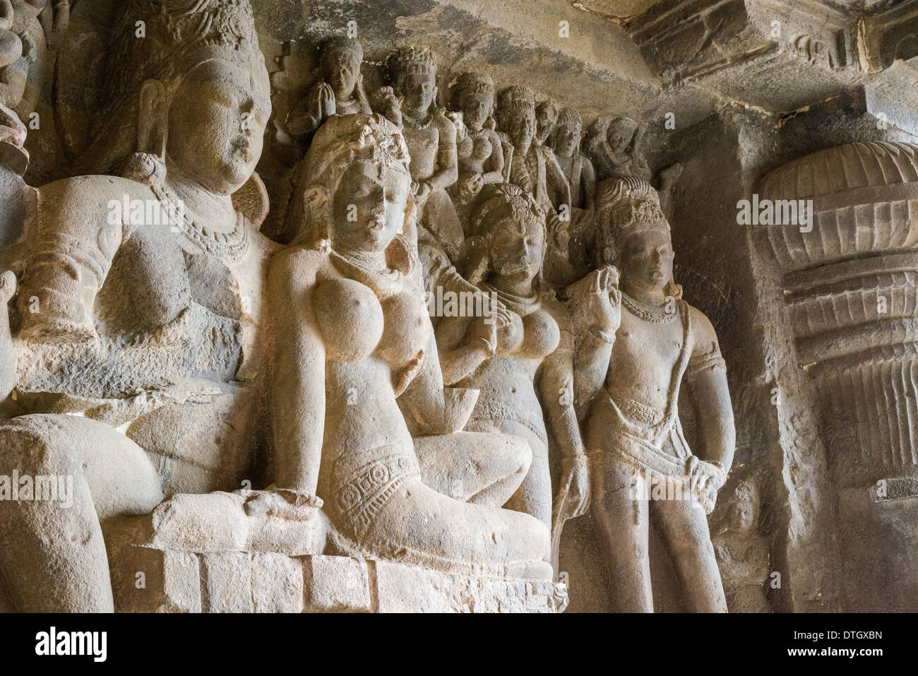 Sculptures en pierre dans la grotte 29, le Kailashanatha grotte, les grottes d'Ellora, UNESCO World Heritage Site, Ellora, Maharashtra, Inde Banque D'Images