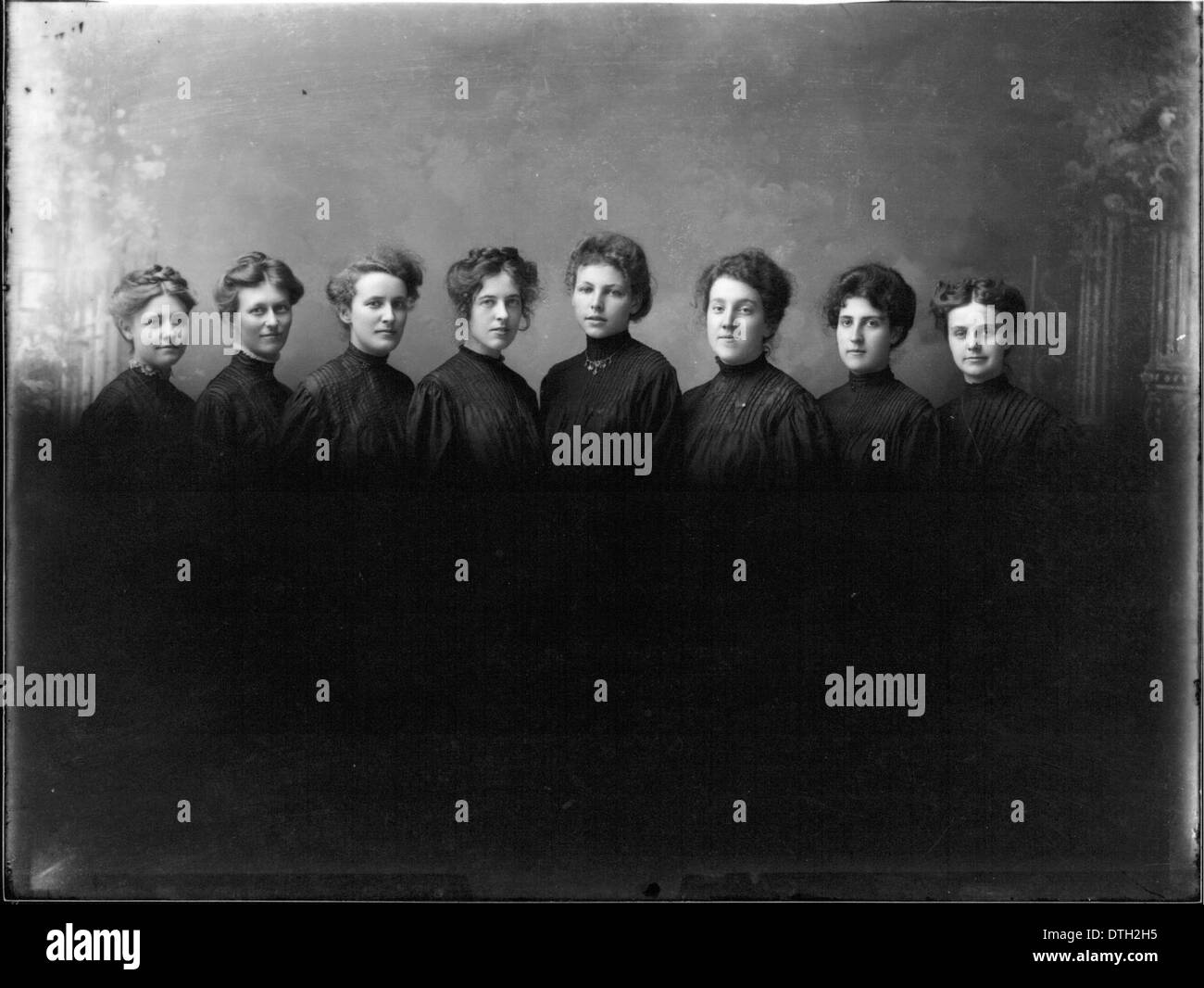 Portrait de groupe des femmes dans studio 1907 Banque D'Images