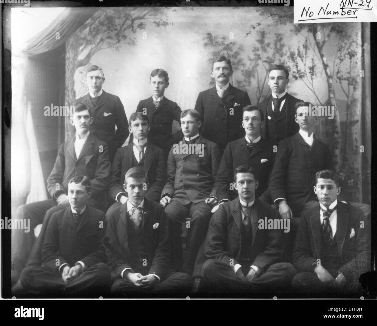 Ce portrait de groupe de 1893 de la fraternité *Beta Theta Pi* à l'Université de Miami à Oxford, Ohio, met en valeur l'histoire des débuts de la vie grecque à l'université. La photographie fait partie des archives historiques de l'université. Banque D'Images