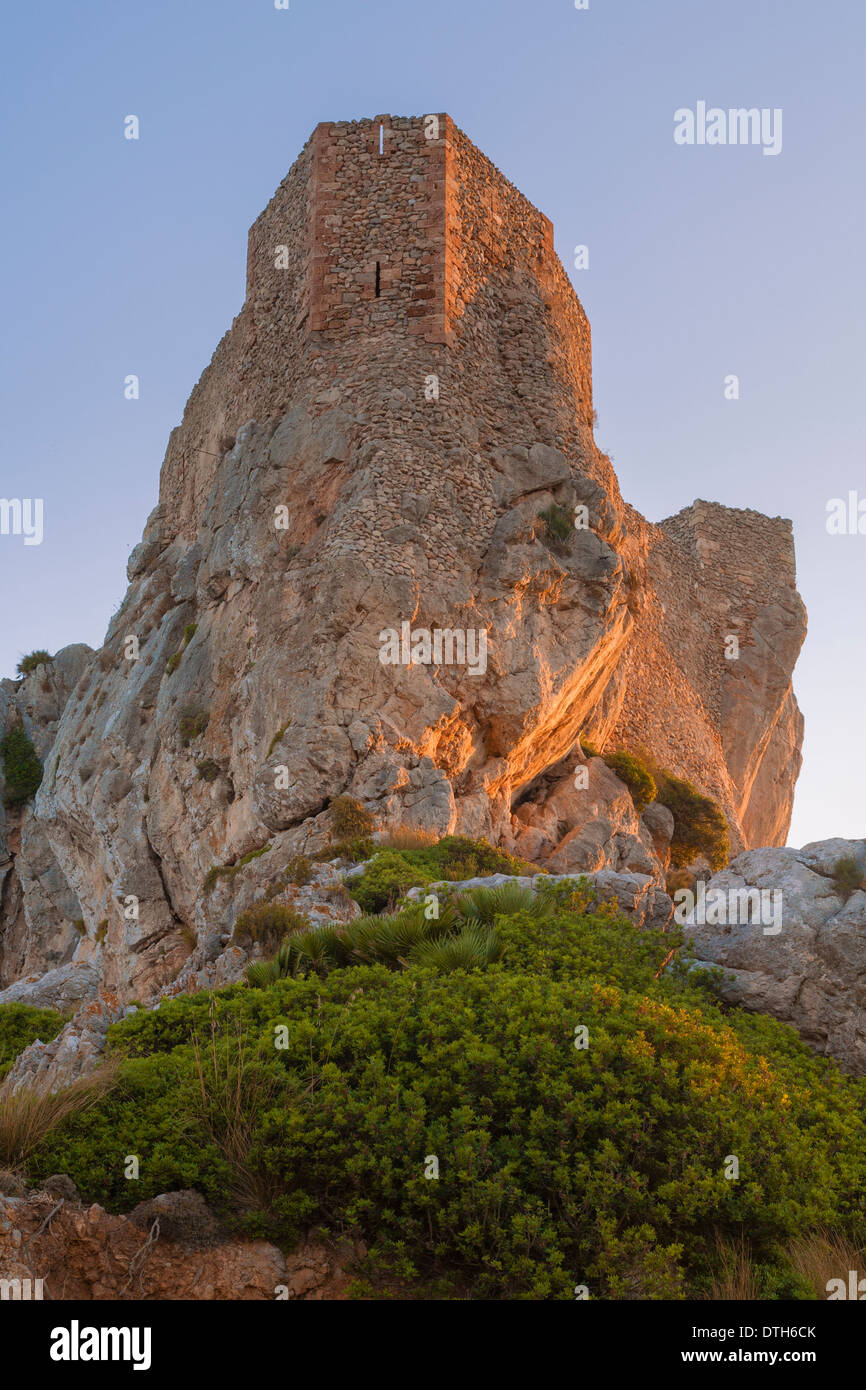 Castell del Rei de montagne historique forteresse de pierre au lever du soleil. Collines Tramuntana. Pollensa, Majorque, Iles Baléares, Espagne Banque D'Images