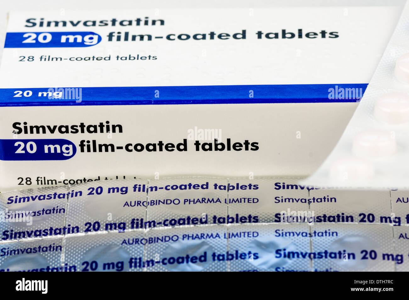 Simvastatin 20mg comprimés, une statine couramment prescrit pour abaisser le cholestérol. Banque D'Images