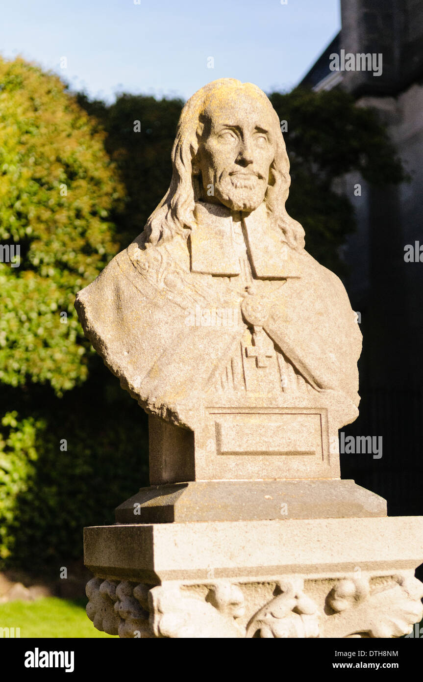 Buste de Oliver Plunkett en dehors de Saint Peter's Church, Drogheda Banque D'Images