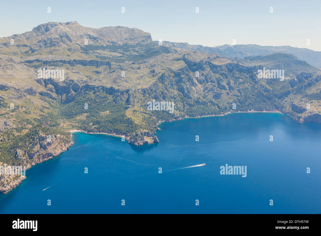 Vue aérienne de la côte nord-ouest de Majorque et les montagnes de Tramuntana. Cala Tuent Cove. Escorca région. Iles Baléares, Espagne Banque D'Images