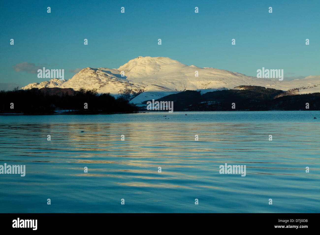 Ben Lomond et Loch Lomond en hiver de Luss, Loch Lomond et les Trossachs National Park Banque D'Images