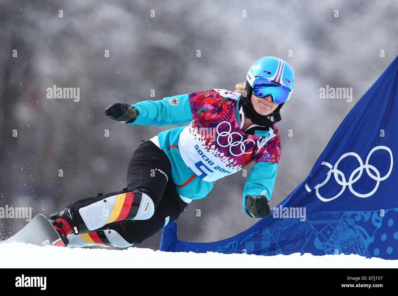 La Pierre Saint Martin, la Russie. Feb 19, 2014. Selina Joerg de l'Allemagne participe à la Women's Snowboard slalom géant parallèle de l'événement de Snowboard à Rosa Khutor Parc extrême au Jeux Olympiques de 2014 à Sotchi, Russie, Krasnaya Polyana, le 19 février 2014. Dpa : Crédit photo alliance/Alamy Live News Banque D'Images