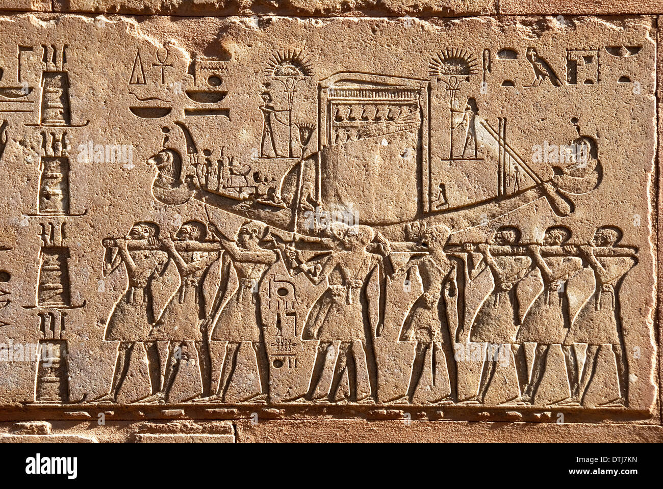 Chapelle rouge la reine Hatchepsout à Karnak open air museum Egypte : le bateau solaire Banque D'Images