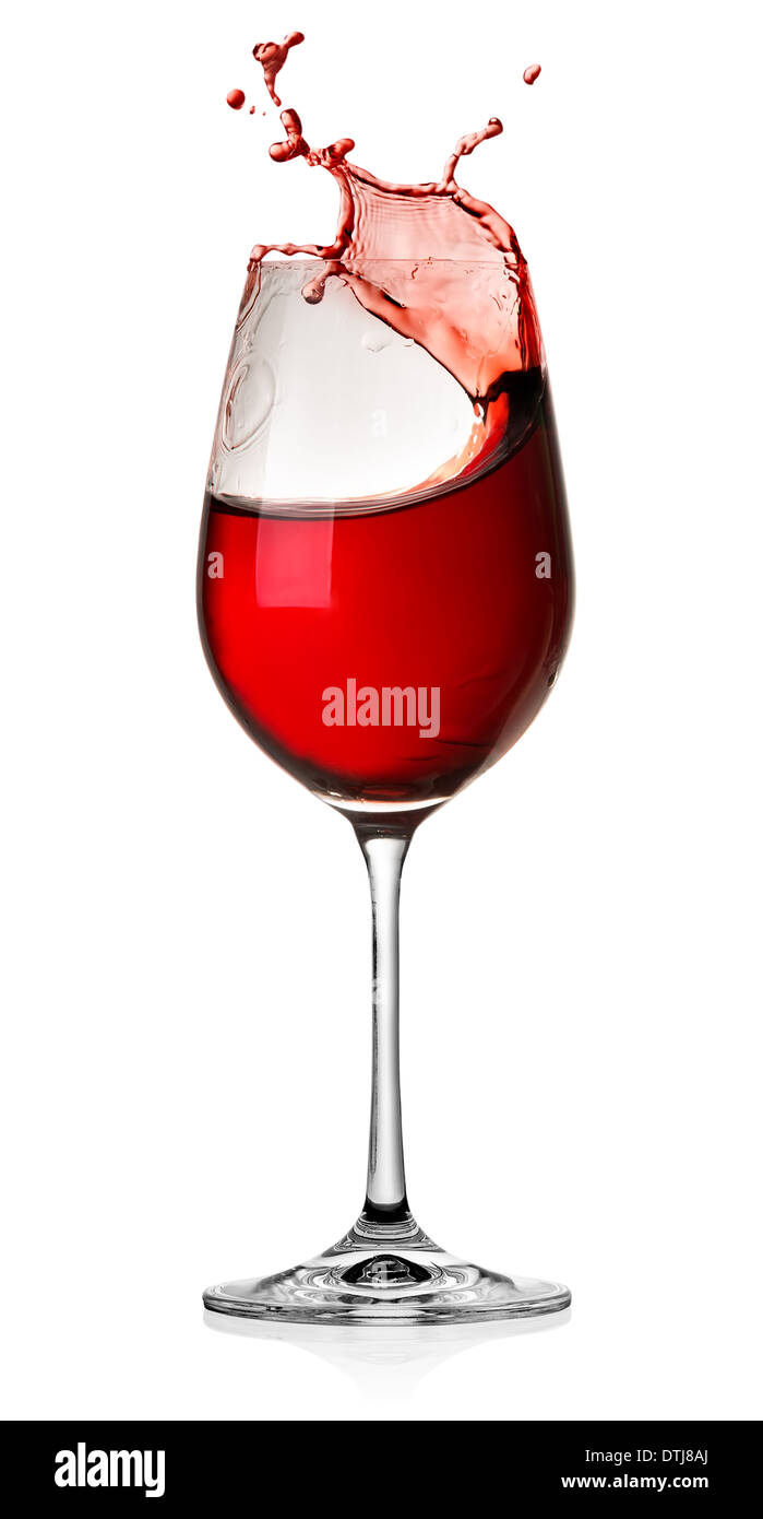 Déménagement en verre de vin rouge sur un fond blanc Banque D'Images