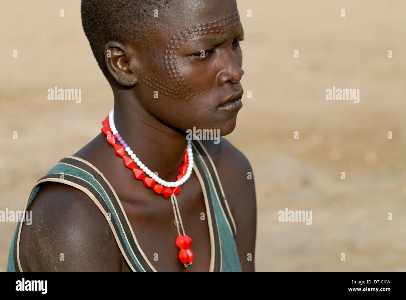 Karamoja en Ouganda de Kotido, peuple Karimojong, tribu pastorale, la femme à la scarification face Banque D'Images