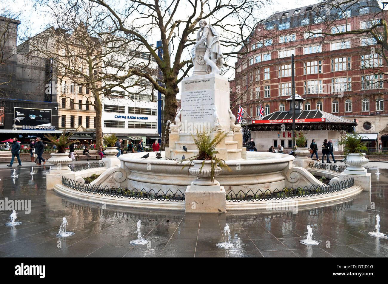 Statue de William Shakespeare, Leicester Square, London, UK Banque D'Images