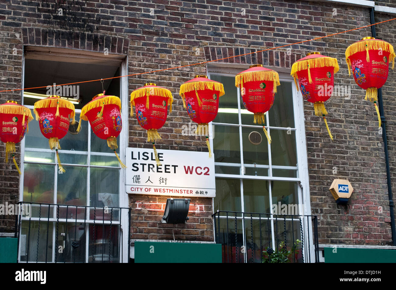 Décorations du Nouvel An chinois dans la région de Lisle Street, Chinatown, Soho, Londres, WC2, UK Banque D'Images