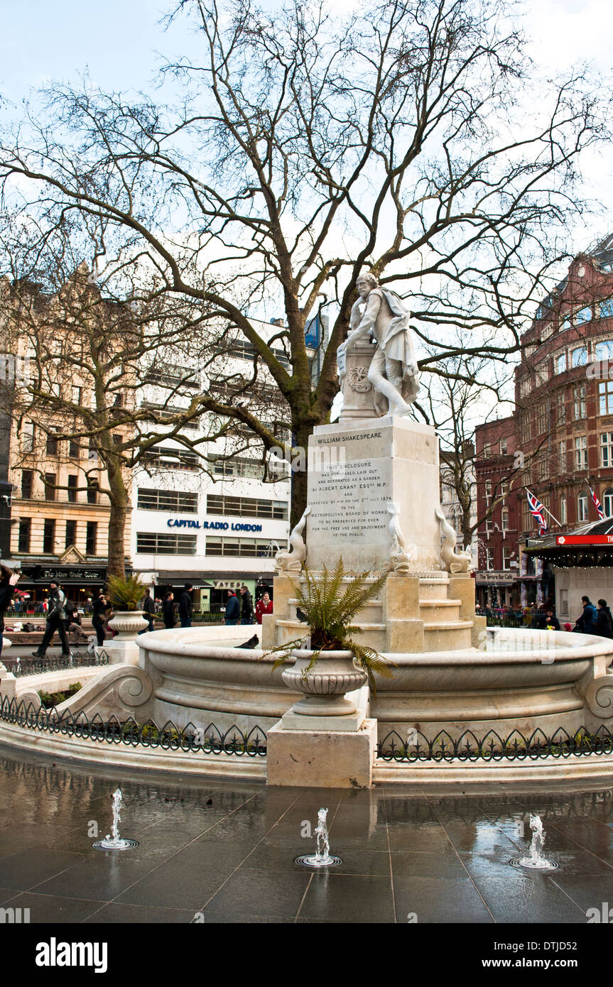 Statue de William Shakespeare, Leicester Square, London, UK Banque D'Images