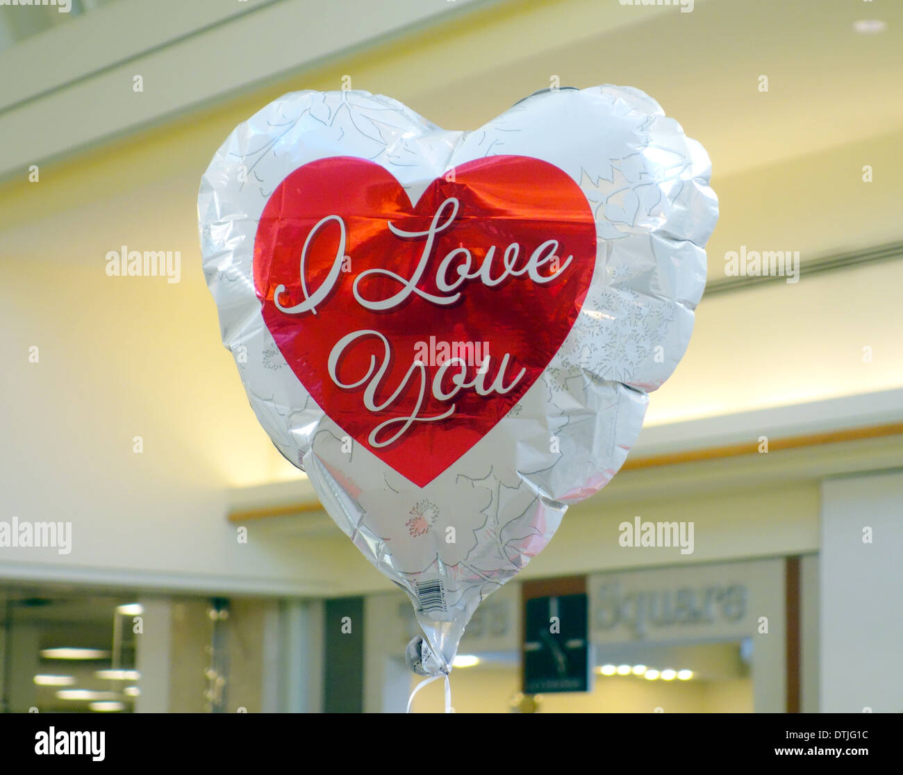 Saint Valentin ballon flottant dans l'air Banque D'Images