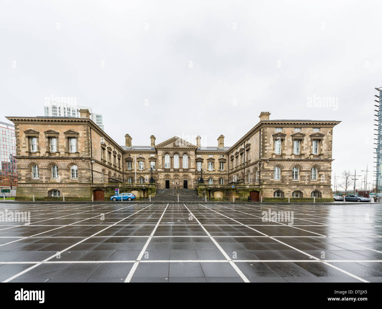 La Maison des Douanes est un imposant bâtiment victorien, conçu par l'architecte Charles Lanyon. Banque D'Images