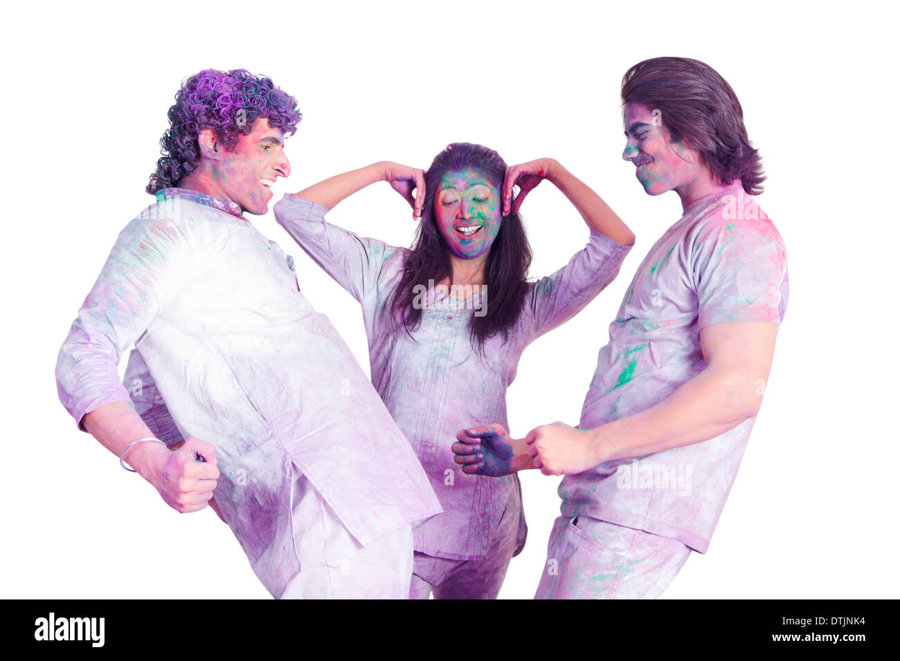 Amis jouant holi et danse Banque D'Images