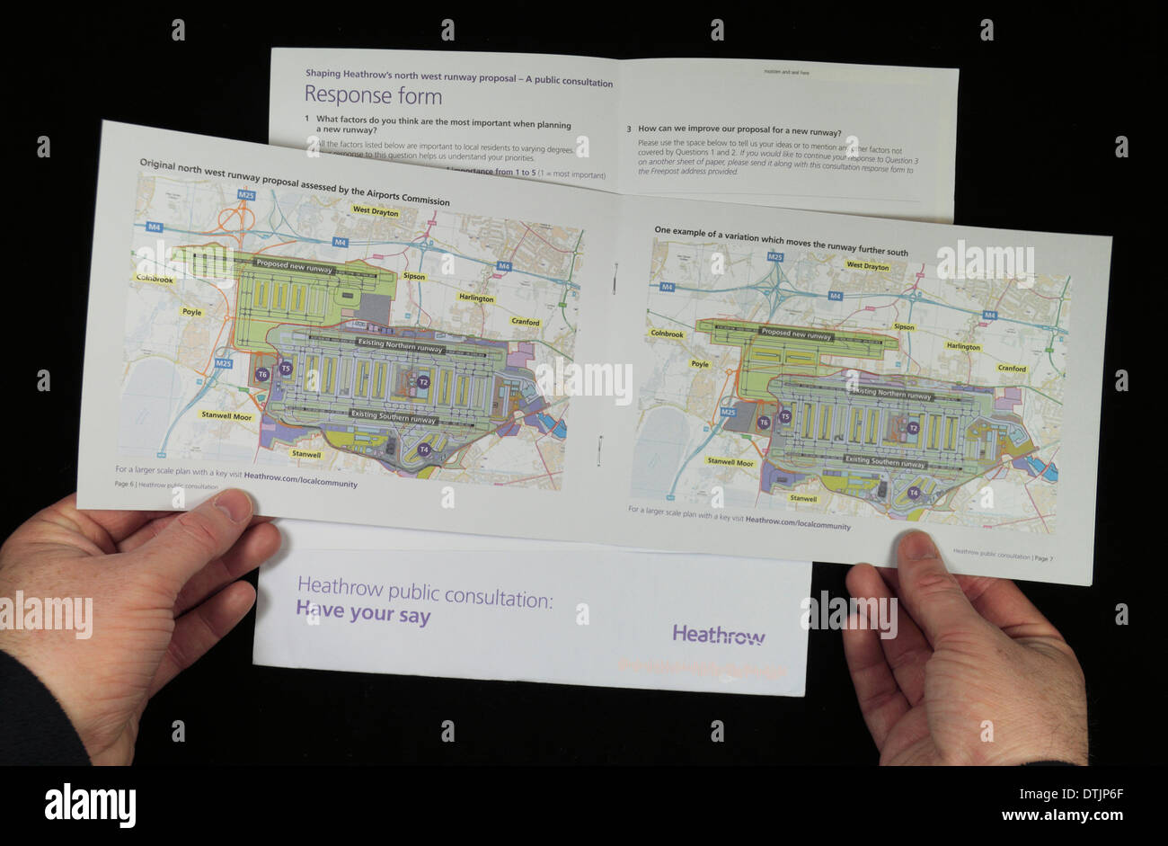 L'expansion de l'aéroport d'Heathrow : documents de consultation publique mis dans les boîtes aux lettres des résidents vivant à proximité de Heathrow, Londres, Royaume-Uni. Banque D'Images