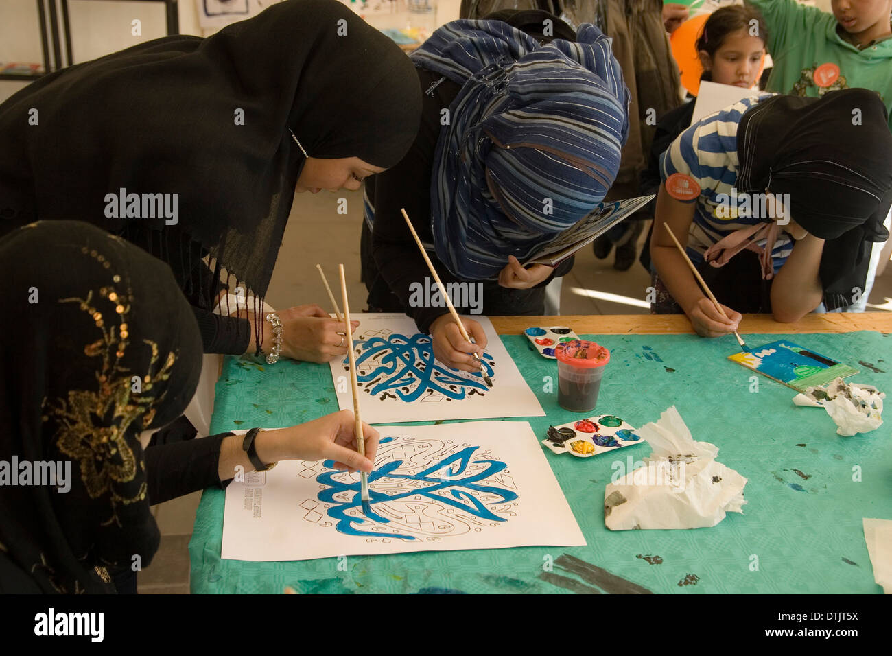 Les enfants aiment in London's Trafalgar Square pour célébrer l'aïd el-Fitr, marquant la fin de Ramadan Banque D'Images