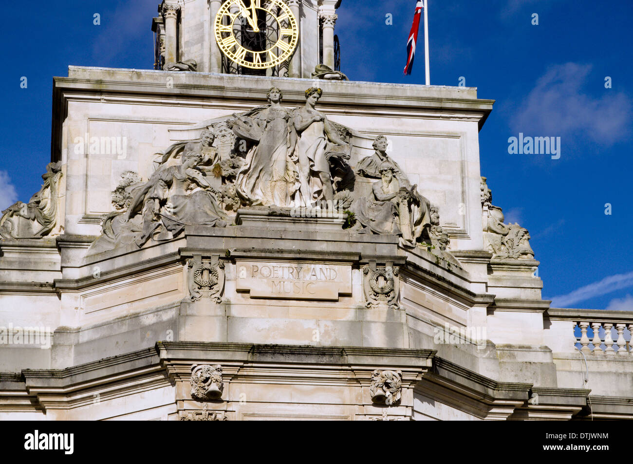 Poésie et musique Sculpture, Cardiff City Hall, Cathays Park, Cardiff, Pays de Galles, Royaume-Uni. Banque D'Images