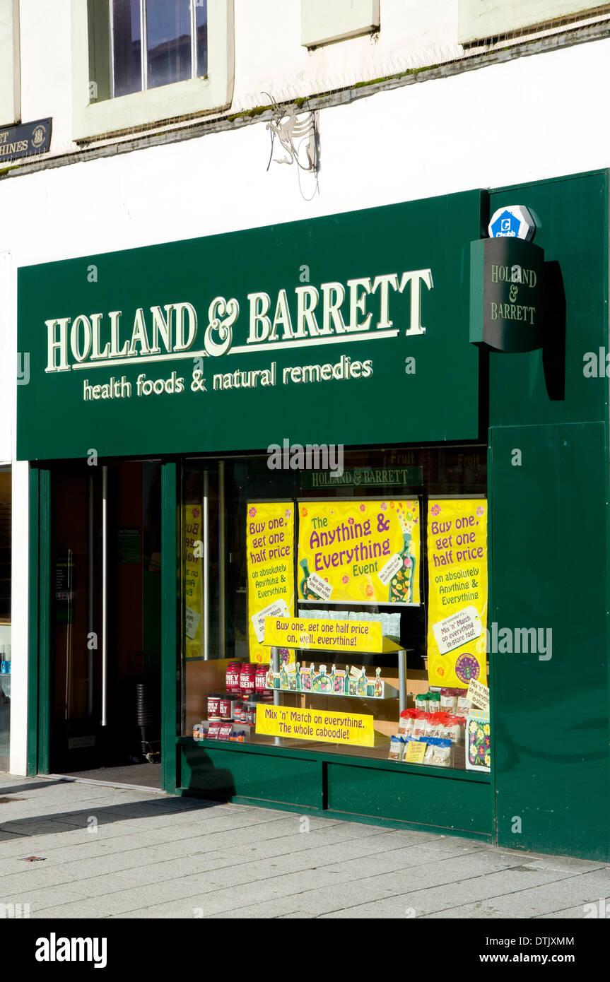 La Hollande et Barrett nourriture santé shop, Queen Street, Cardiff, Pays de Galles. Banque D'Images