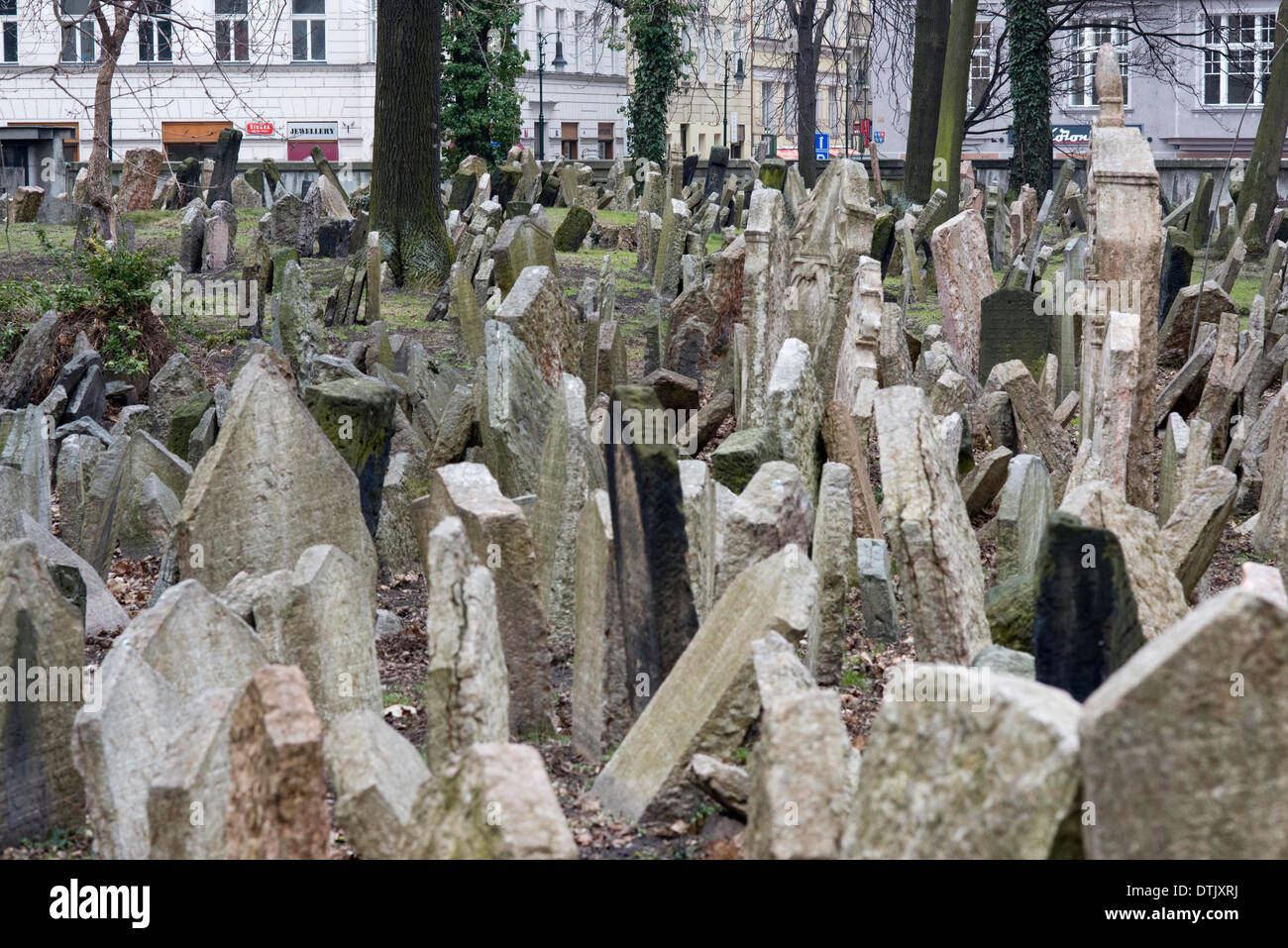 Le vieux cimetière juif de Prague. Le vieux cimetière juif de Prague (République tchèque : Vieux cimetière juif) est situé dans le Quartier Juif Quar Banque D'Images
