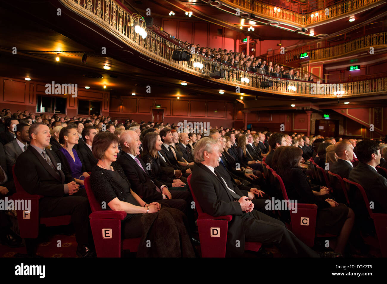 Devant un auditoire dans le théâtre de performances Banque D'Images