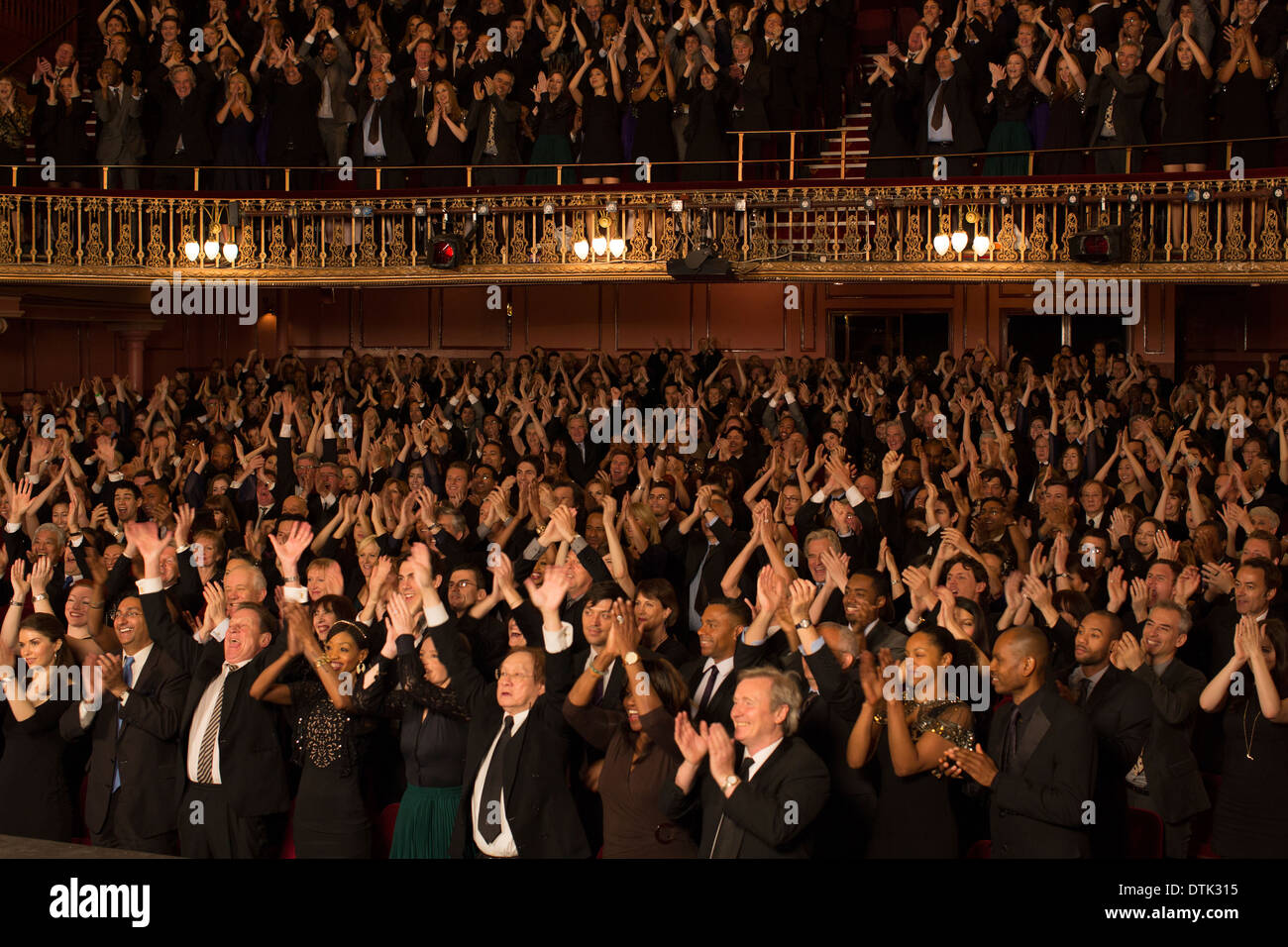 Audience cheering in theatre Banque D'Images