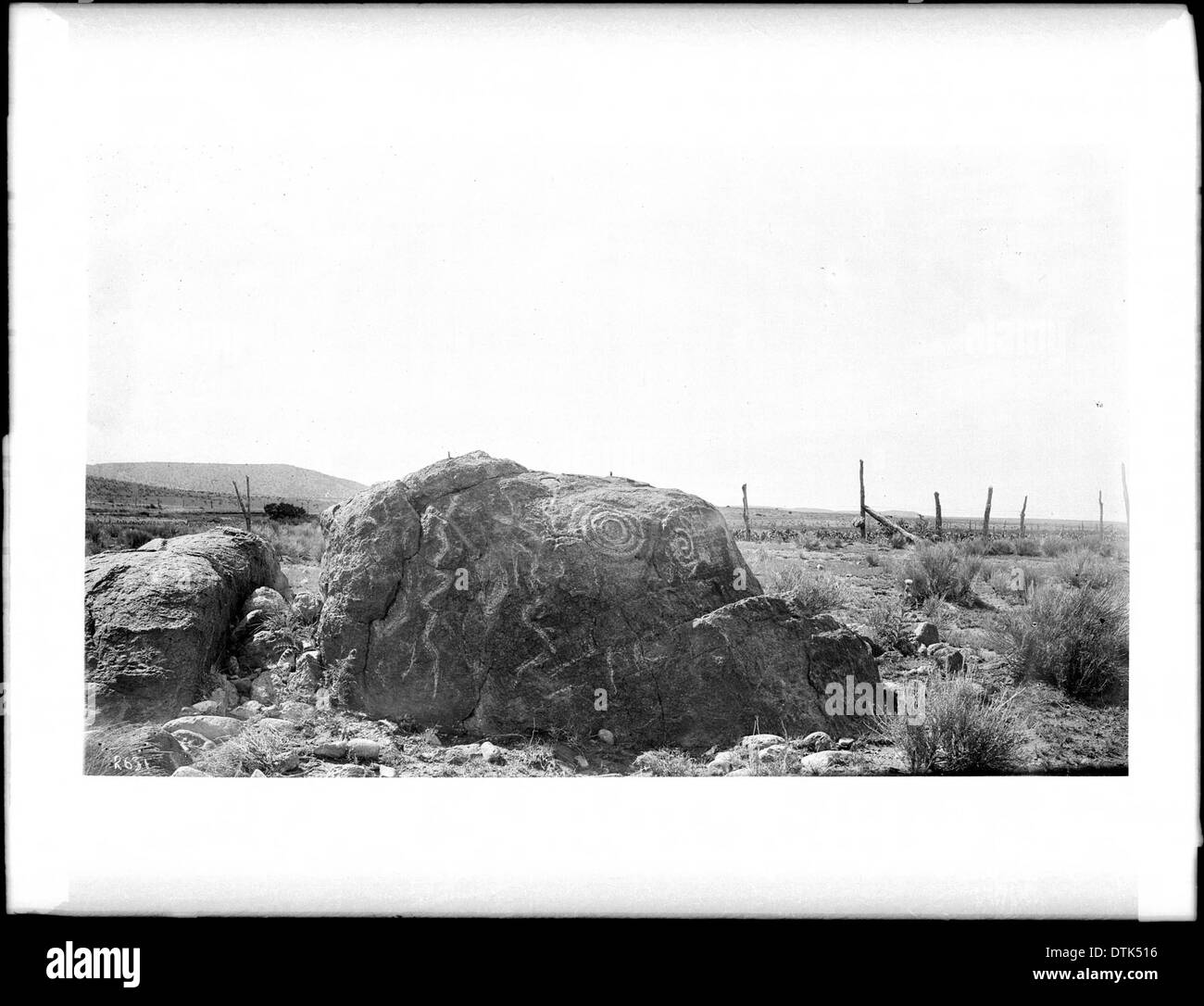 Rock pictural de l'autel sacrificiel cliff dweller indiens du Nouveau Mexique, ca.1895-1900 Banque D'Images